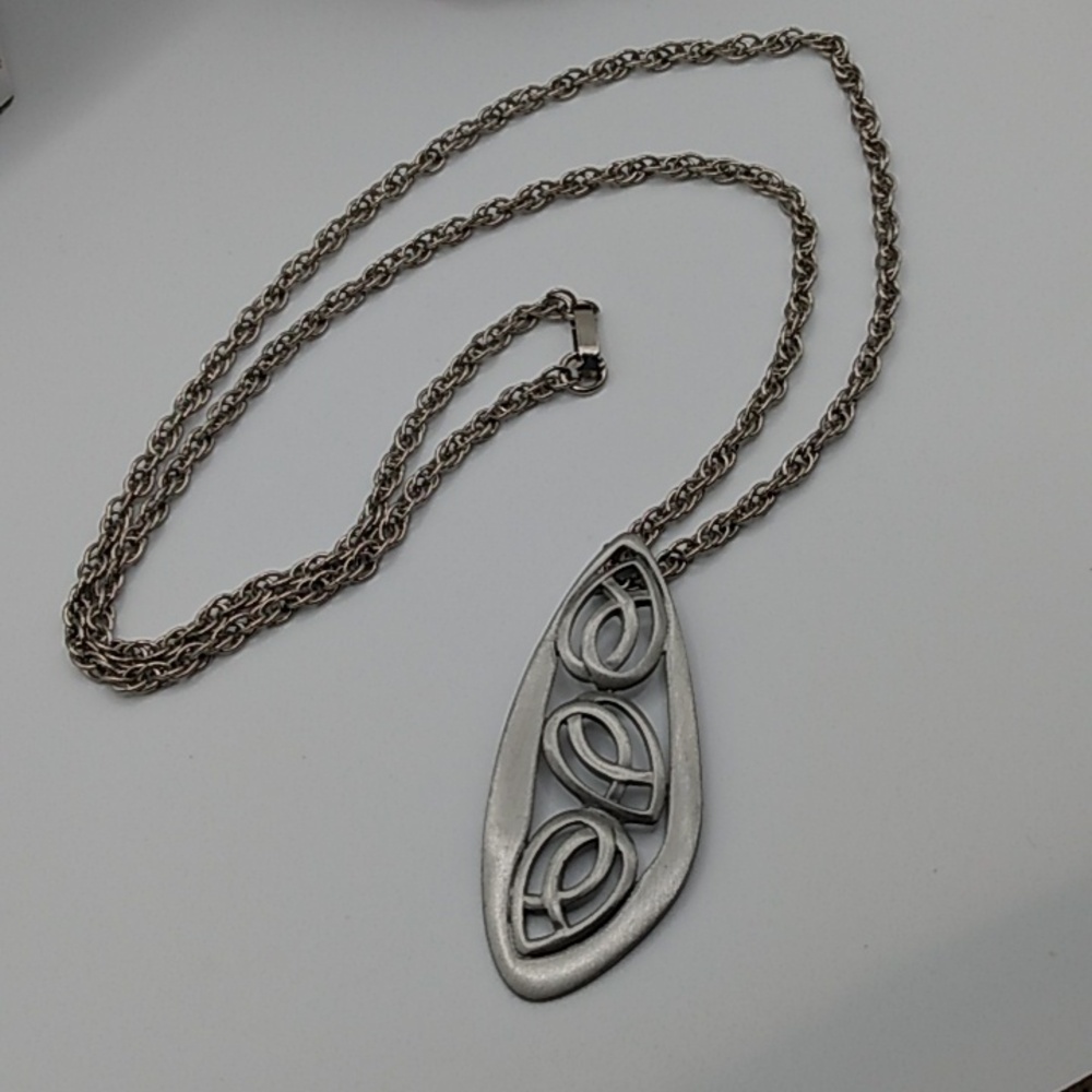 Vtg Kelly Waters Pewter Contemporary Abstract Celtic Knot Silvertone Necklace